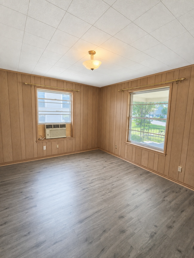 Building Photo - 244 La Salle Dr