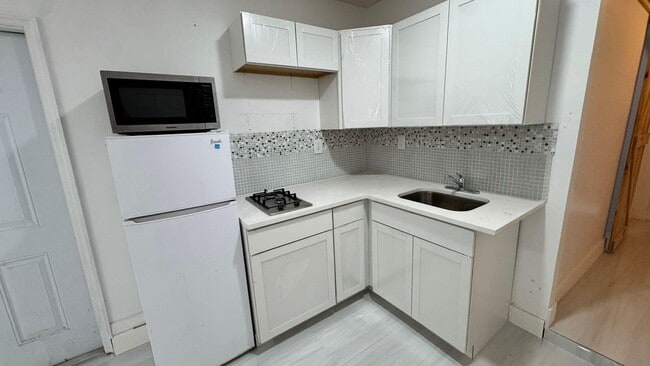Building Photo - 678 SW Pueblo Terrace