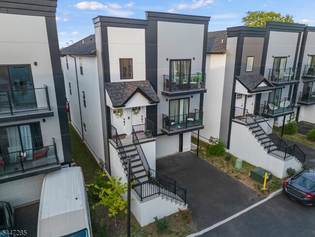 Building Photo - 751 Seaport Dr.