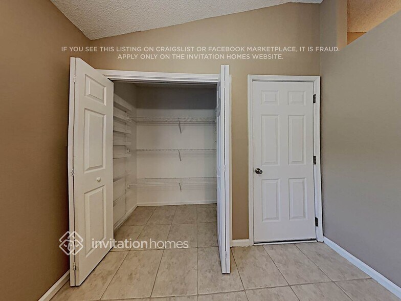 Building Photo - 1927 Harbor Island Dr