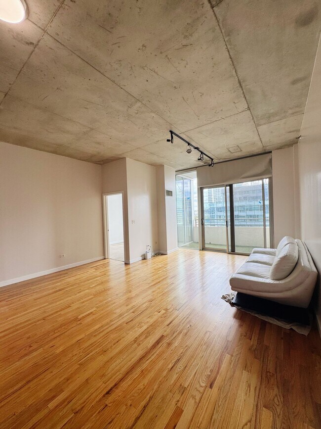 Building Photo - 1720 S Michigan Ave