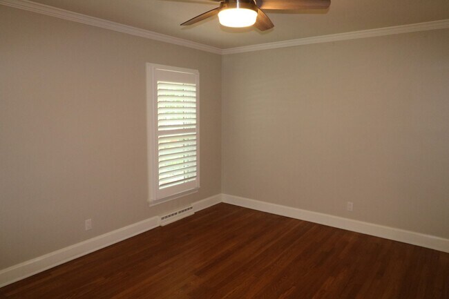 Building Photo - 2833 Wesleyan Ln