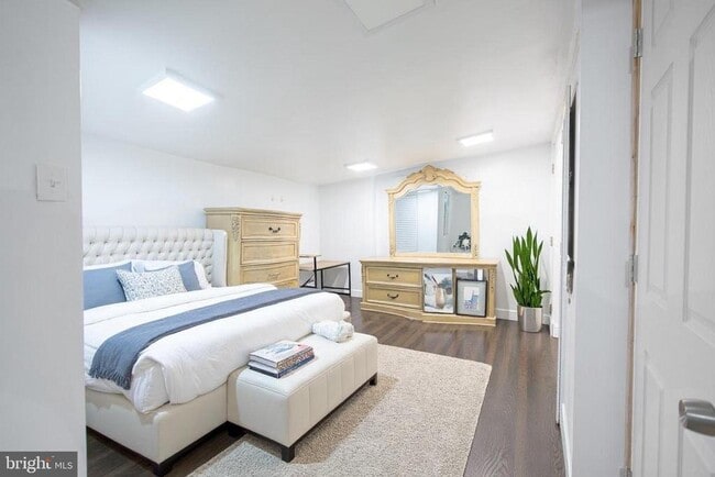 Building Photo - 7309 Sycamore Ave