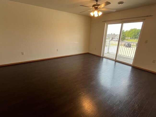 Building Photo - 2 Bed 1 Bath Single Stall Garage