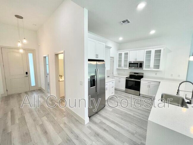 Building Photo - 558 Rutland Cir