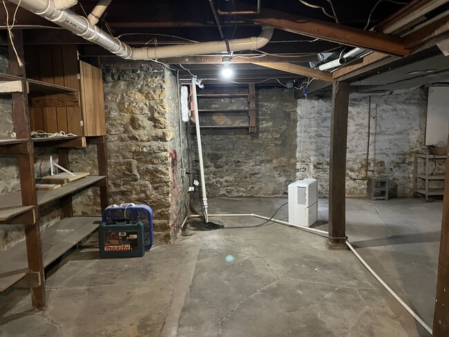 Building Photo - 1113 Vermont St