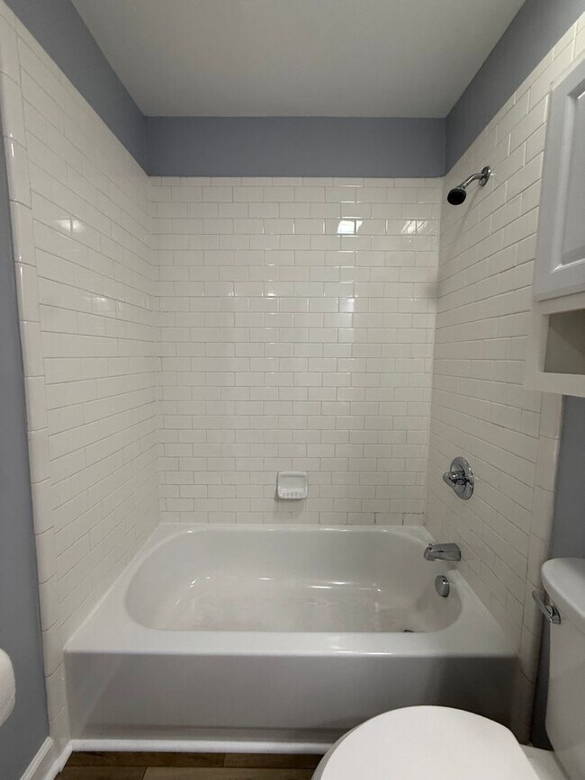 Building Photo - Inglewood Duplex Available Now!
