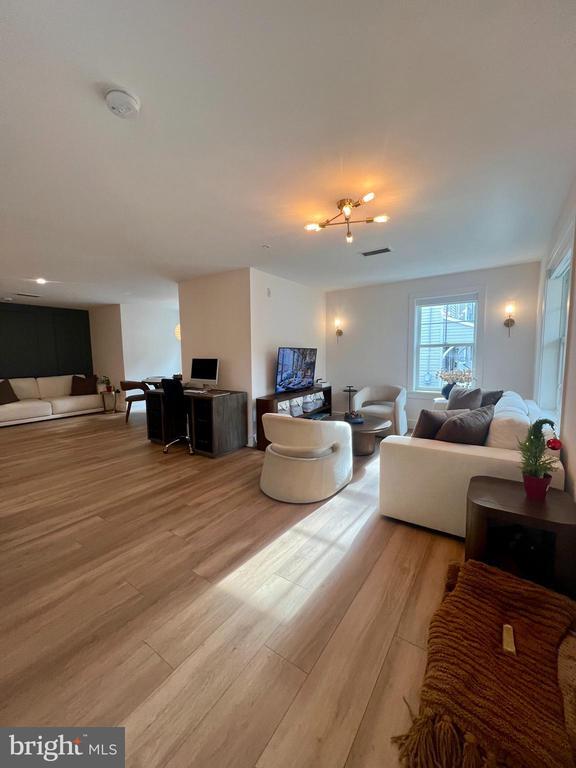 Building Photo - 35 Chestnut Rd