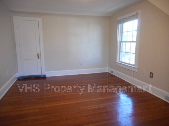 Building Photo - 815 Bright St