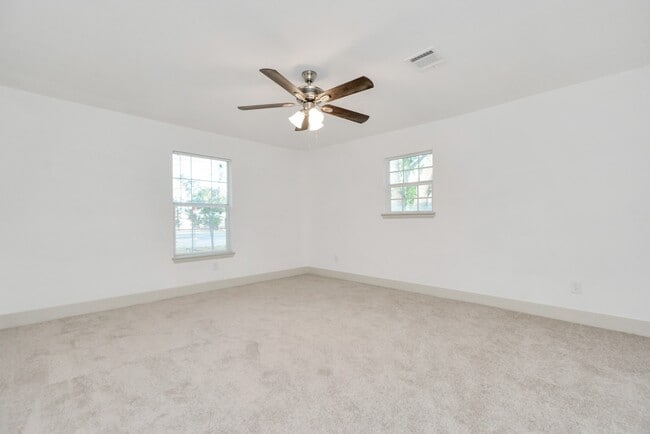 Building Photo - 1501 Maiden Ln