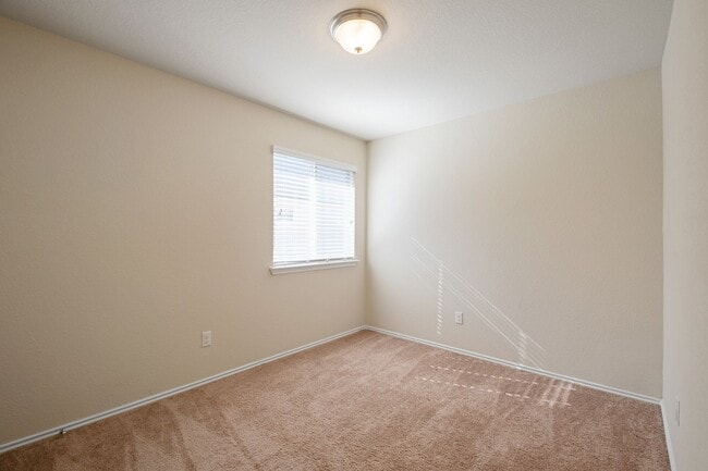 Building Photo - Spacious 3 Bedroom, 2 Bath Home in Jarrell w/ Easy Access to IH-35