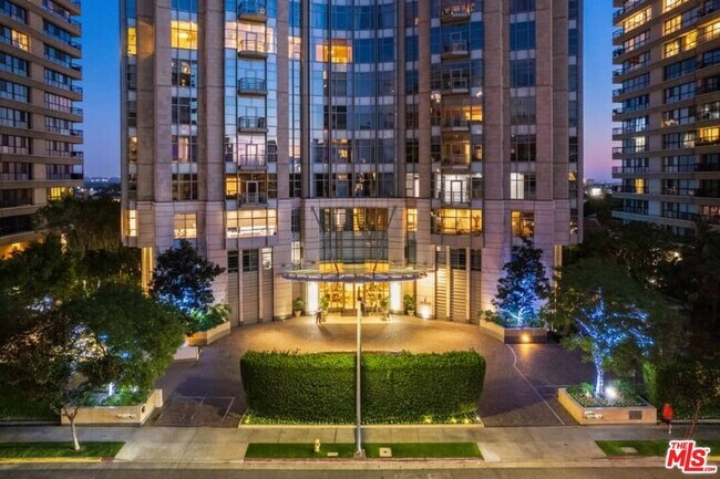 Building Photo - 10776 Wilshire Blvd