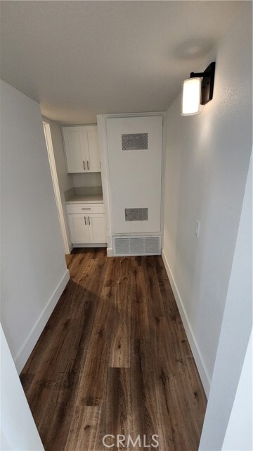 Building Photo - 988 El Camino Dr