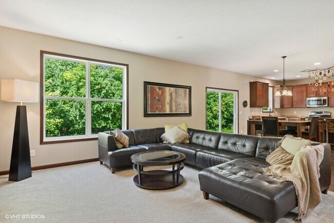 Building Photo - 4505 Yellowstone Ln N