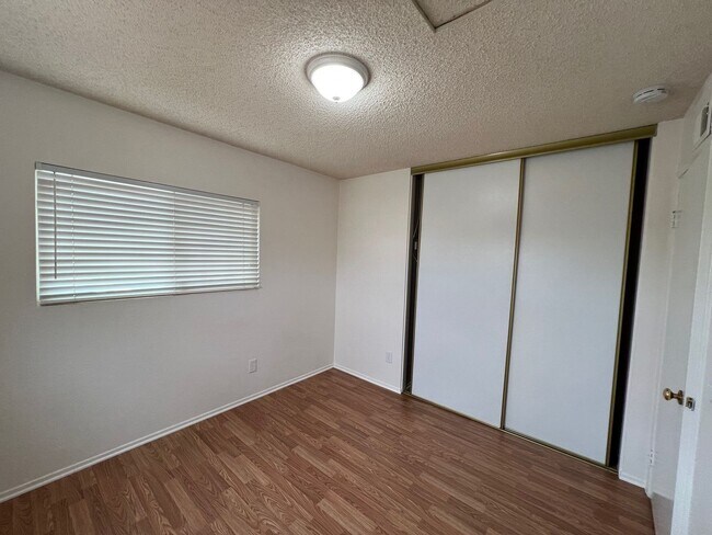 Building Photo - **Beautiful Lake Elsinore 3 Bdrm 2.5 Baths...