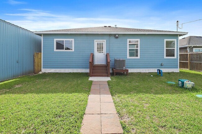 Building Photo - 19218 Akin Dr