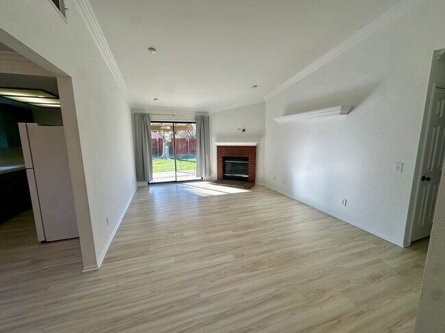 Building Photo - 2815 College Park Dr W