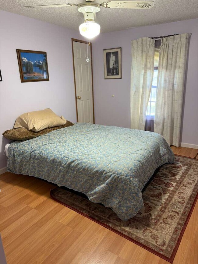 Building Photo - 717 Royal Palm Ave