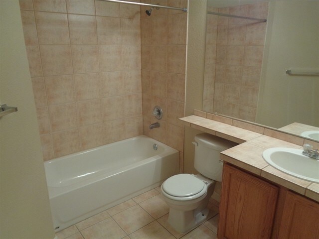 Building Photo - 5198 Fontana Ct
