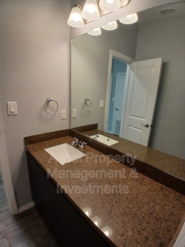 Building Photo - 1805 Cari Nicole Ave