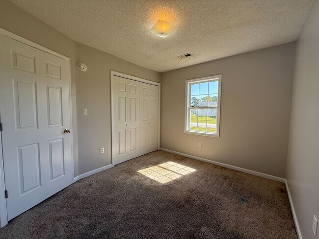 Building Photo - 3 bedroom 2 bath home in Foxtrace subdivision