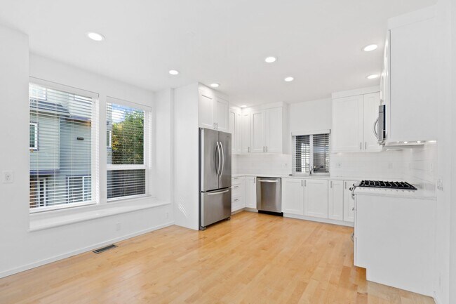 Building Photo - 3Bd/3Ba Seattle Townhome