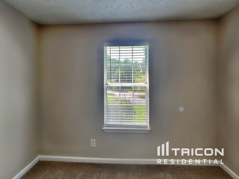 Building Photo - 38 Ann Cir