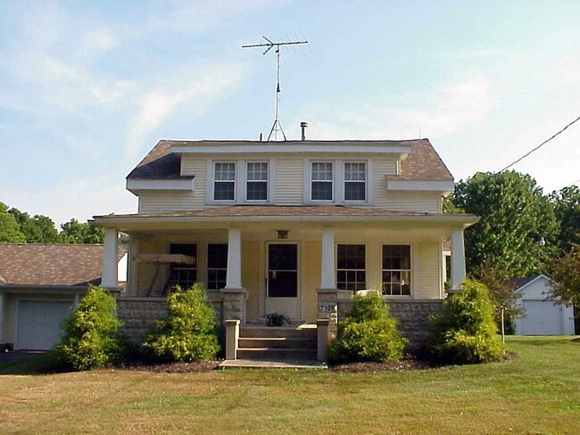Building Photo - Scenic view home