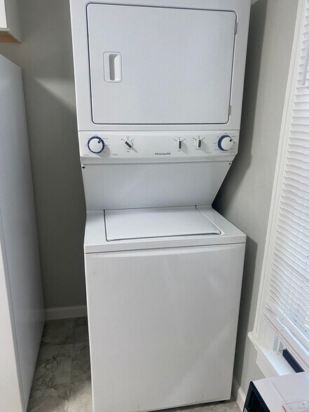 Building Photo - 625-627 S 10th Street