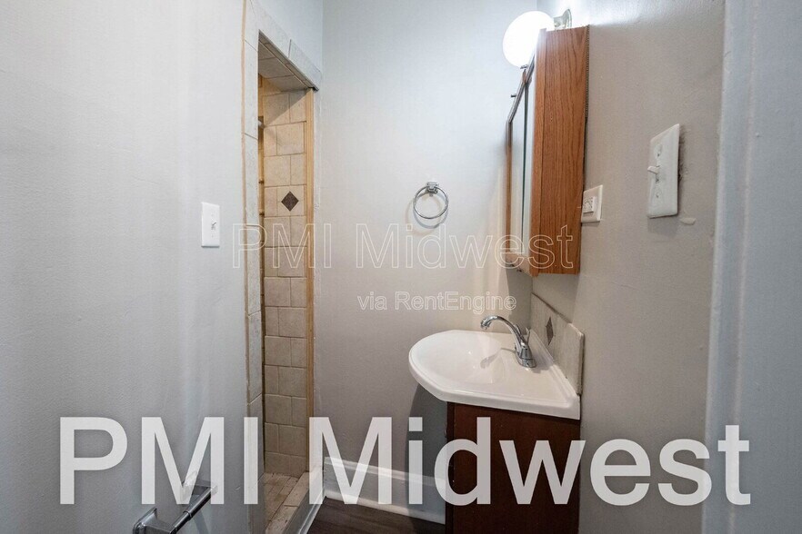 Building Photo - 125 E 17th St