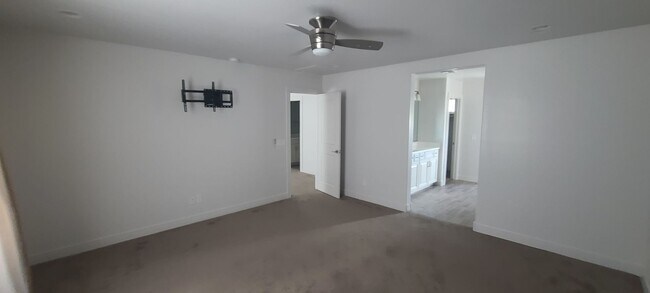 Building Photo - 4 Bedroom 3 Bathroom Upgrade Model Home