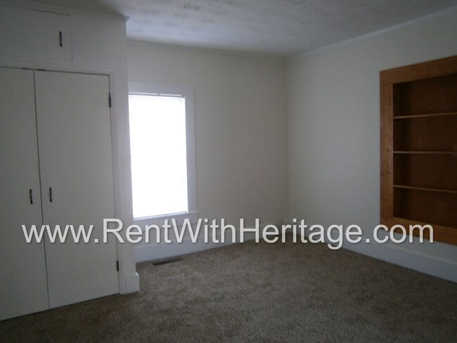 Building Photo - GORGEOUS RANCH/ GRAND PA'S BUNGELOW/ 1.6 ACRES/ FRONT PORCH/ PRIVATE YARD