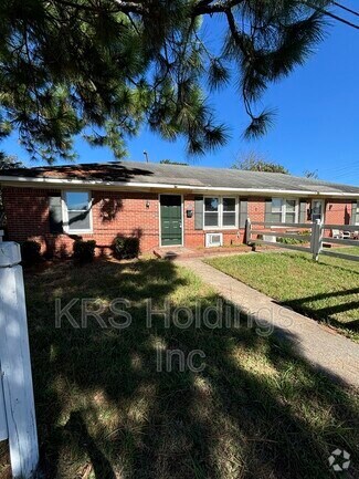 Building Photo - 3100 Hanbury St