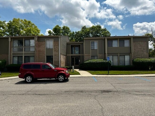 Primary Photo - 3 Bedroom Condo in Southfield