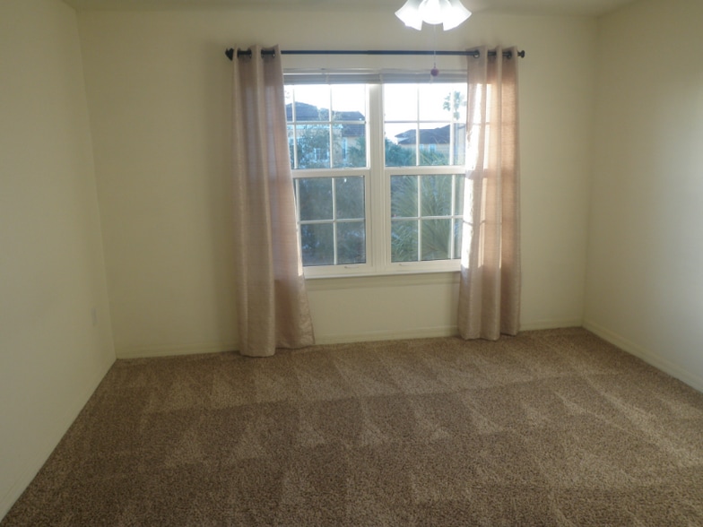 Building Photo - 5451 Vineland Rd