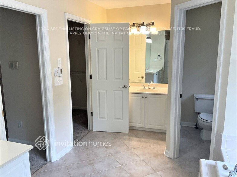 Building Photo - 809 Oak Trail Dr