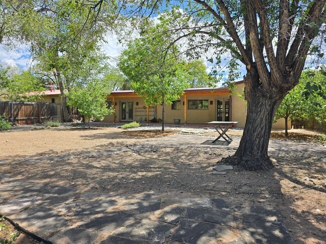 Building Photo - 1618 Pso De La Conquistadora