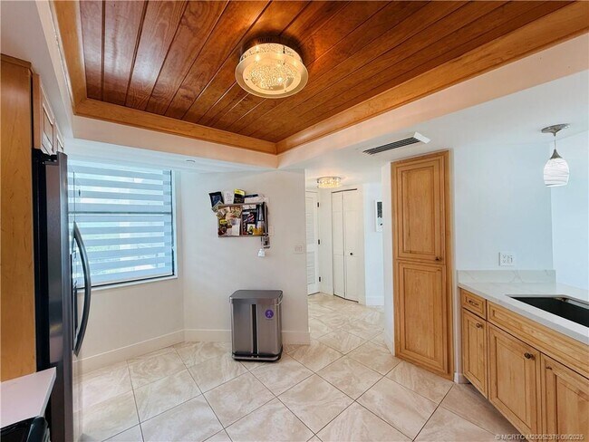Building Photo - 8800 S Ocean Dr