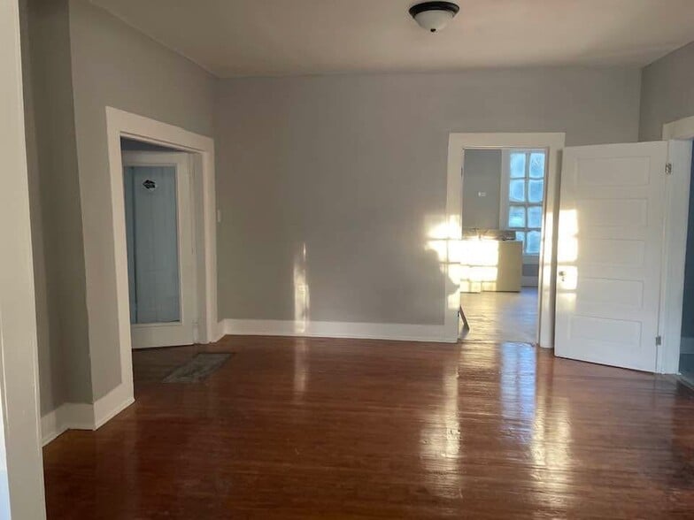 Building Photo - 201 E 3rd St