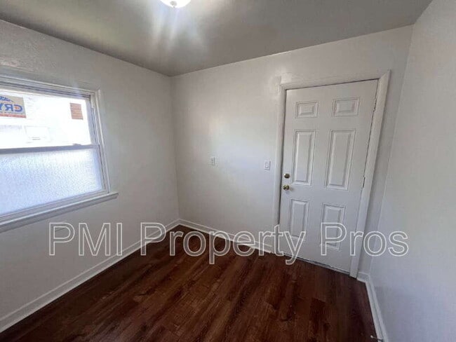 Building Photo - 5650 N 61st St