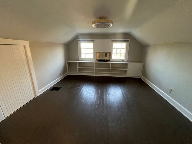 Building Photo - 710 S Fess Ave
