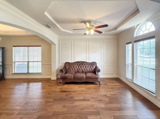 Building Photo - Hidden Gem in Plano’s Trails of Glenwood