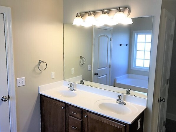 Building Photo - 2 Stone Gate Ct