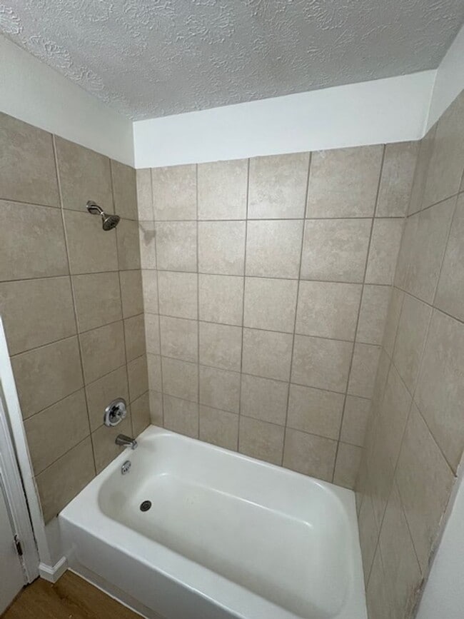 Building Photo - Newly Renovated 5 Bedroom in South Linden/...