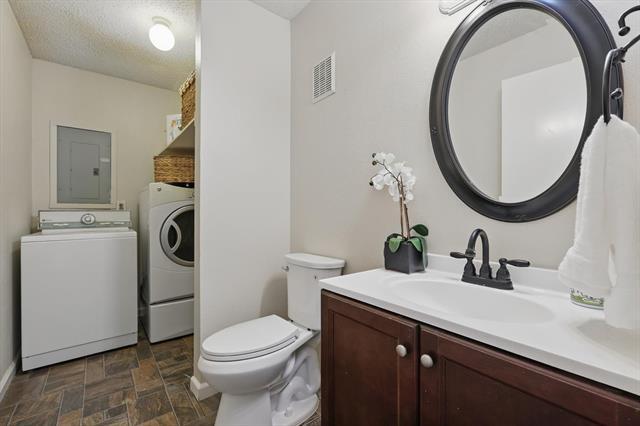 Building Photo - 2700 Stonehaven Ct