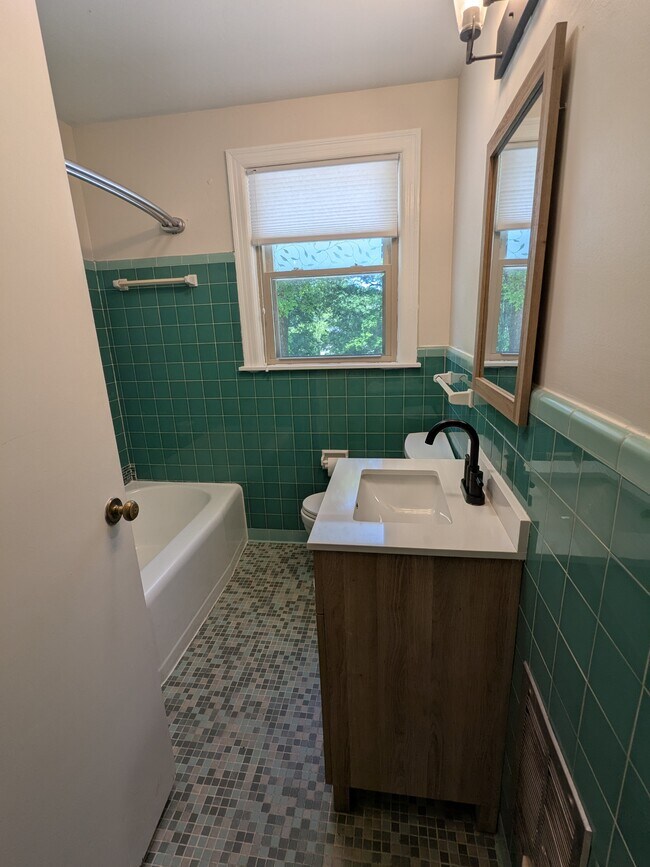 Building Photo - 3321 Mimosa Dr