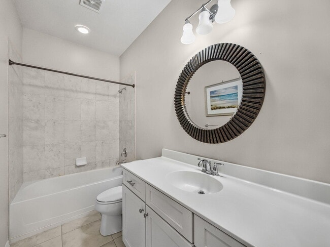 Building Photo - 1184 S Community Dr