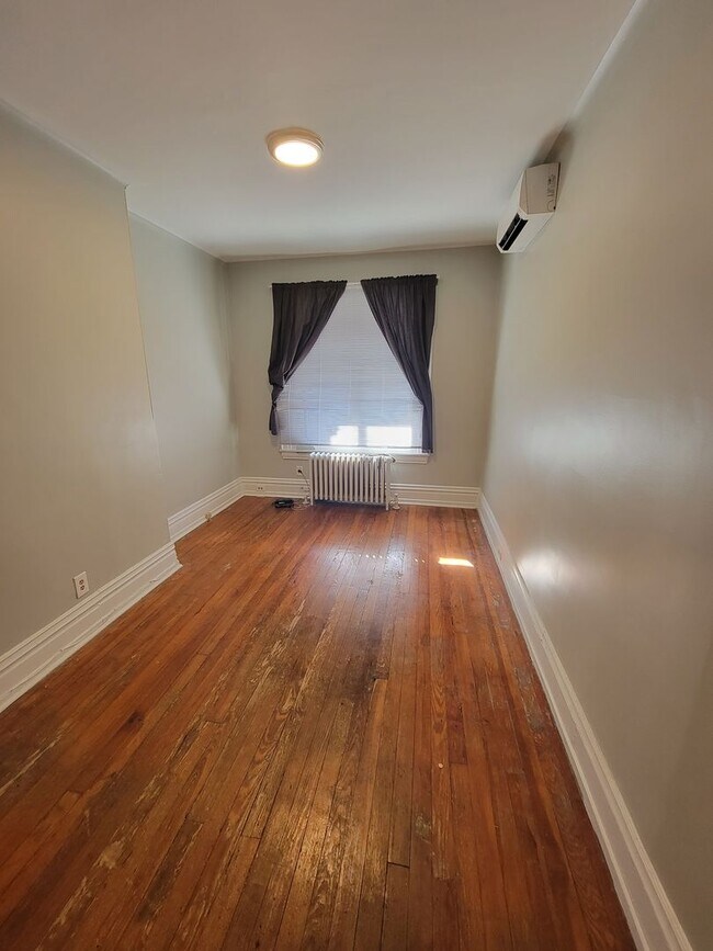 Building Photo - 4619 Cedar Ave