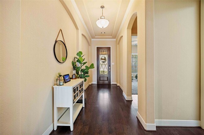 Building Photo - 931 Abelia Ave