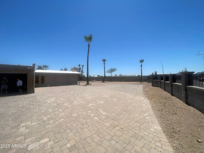 Building Photo - 12207 N 70th St